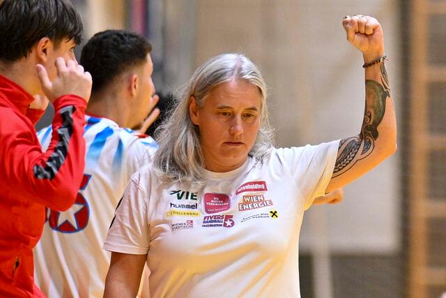 Fivers-Cheftrainerin Sandra Zapletal will mit ihrem Team Revanche für die Niederlage in Leoben nehmen. | Foto: GEPA pictures