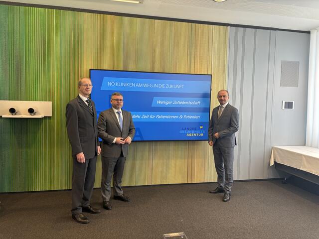 Der Ärztliche Direktor des Universitätsklinikums Neunkirchen, Martin Uffmann,Landesrat und Ludwig Schleritzko, LGA-Vorstand Konrad Kogler. | Foto: Martina Schweller