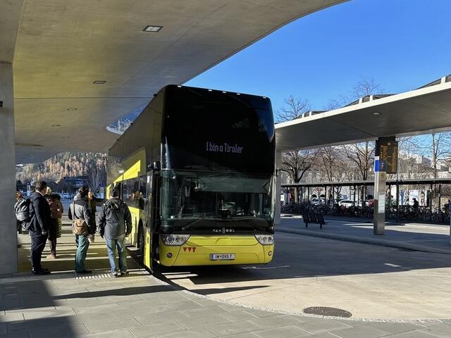 Der Verkehrsverbund geht davon aus, dass während der Bahnsperre wesentlich mehr Fahrgäste den Direktbus nutzen werden.  | Foto: VVT
