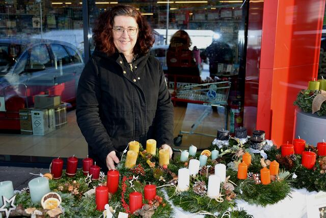 Goldhauben-Frauen St. Georgen am Walde: Verkauft werden die Adventkränze beim Sparmarkt Haas ab Freitag, 22. November 2024, 8 Uhr, zu den Öffnungszeiten bis 30. November. | Foto: Robert Zinterhof