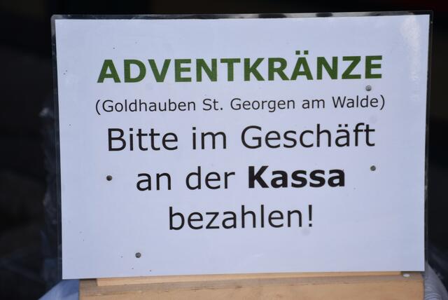 Goldhauben-Frauen St. Georgen am Walde: Verkauft werden die Adventkränze beim Sparmarkt Haas ab Freitag, 22. November 2024, 8 Uhr, zu den Öffnungszeiten bis 30. November. | Foto: Robert Zinterhof
