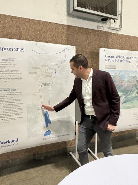 Christian Rieder gab den Anwesenden einen Gesamtüberblick über die Projekte, die zur Wiederverleihung des Wasserbenutzungsrechtes beitragen sollen. | Foto: Sarah Braun