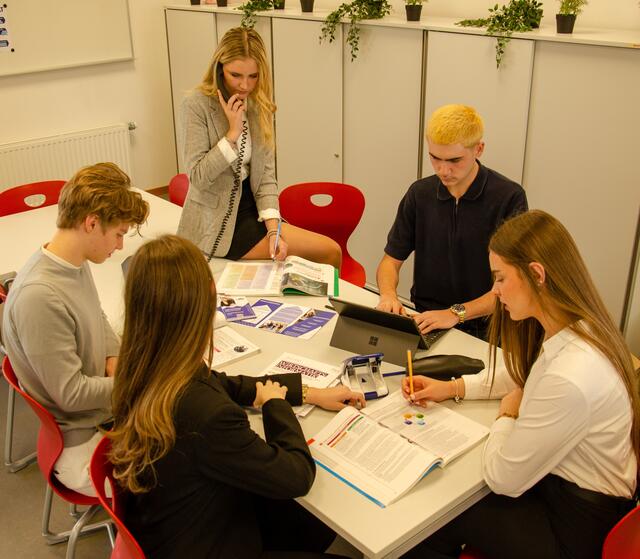 Teamwork wird großgeschrieben. | Foto: HAK Villach