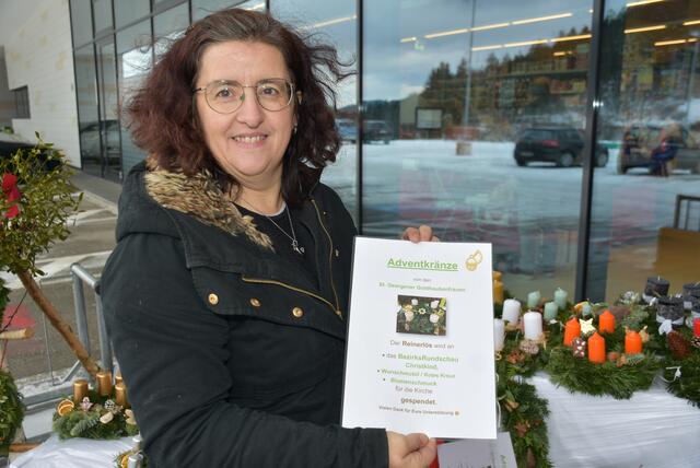 Goldhauben-Frauen St. Georgen am Walde: Verkauft werden die Adventkränze beim Sparmarkt Haas ab Freitag, 22. November 2024, 8 Uhr, zu den Öffnungszeiten bis 30. November. | Foto: Robert Zinterhof