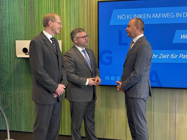 Der Ärztliche Direktor des Universitätsklinikums Neunkirchen, Martin Uffmann,Landesrat und Ludwig Schleritzko, LGA-Vorstand Konrad Kogler. | Foto: Martina Schweller