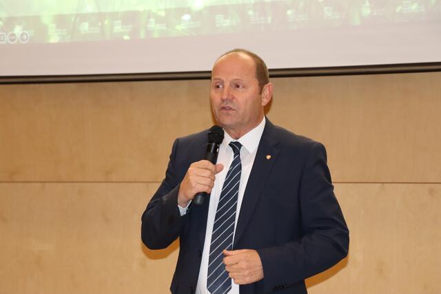 Landesobmann Josef Geisler versuchte Entscheidungen der ÖVP zu erklären.