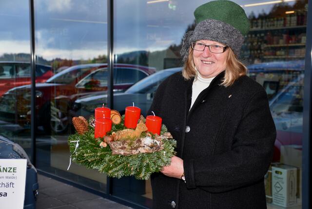Goldhauben-Frauen St. Georgen am Walde: Verkauft werden die Adventkränze beim Sparmarkt Haas ab Freitag, 22. November 2024, 8 Uhr, zu den Öffnungszeiten bis 30. November. | Foto: Robert Zinterhof