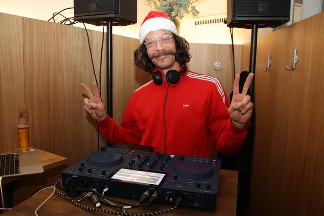 DJ Dominik sorgte musikalisch für die Eröffnung.