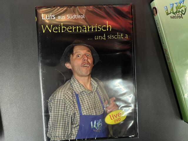 "Weibernarrisch ... und sischt a" heißt eine Live-DVD des Kabarettisten. | Foto: MeinBezirk/Hofmüller