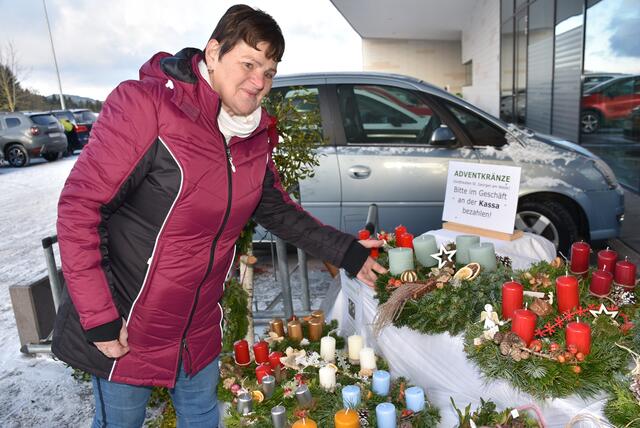 Goldhauben-Frauen St. Georgen am Walde: Verkauft werden die Adventkränze beim Sparmarkt Haas ab Freitag, 22. November 2024, 8 Uhr, zu den Öffnungszeiten bis 30. November. | Foto: Robert Zinterhof