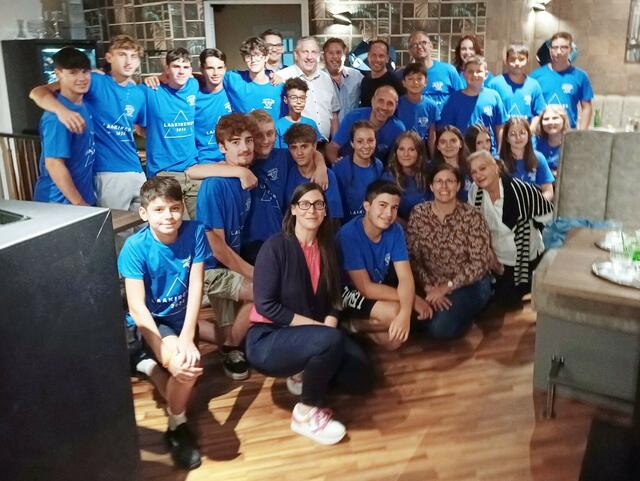 Die Städtepartnerschaft mit Gemona del Friuli wird im kommenden Jahr 2025 25 Jahre alt. Der letzte Besuch aus der italienischen Partnerstadt fand im Sommer statt: Rund 20 junge VolleyballerInnen kamen in Begleitung ihres Sportreferenten für eine Woche lang zu einem Trainingslager in Laakirchen. | Foto: Stadtgemeinde Laakirchen