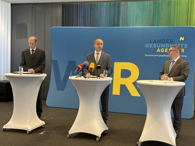 Der Ärztliche Direktor des Universitätsklinikums Neunkirchen, Martin Uffmann,  LGA-Vorstand Konrad Kogler und Landesrat Ludwig Schleritzko. | Foto: Martina Schweller