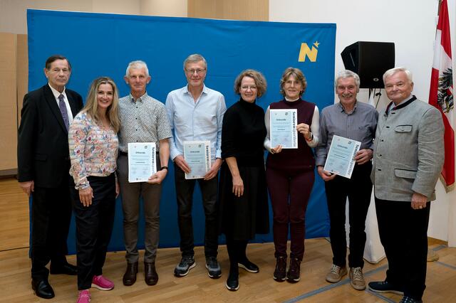 Landespräsident Hannes Bauer, Lizz Görgl, Leopold Kolm, Klaus Enengl, Senioren-Landesrätin Christiane Teschl-Hofmeister, Erna Bauer, Alois Dornhackl, Landesobmann Herbert Nowohradsky. | Foto: Molnar