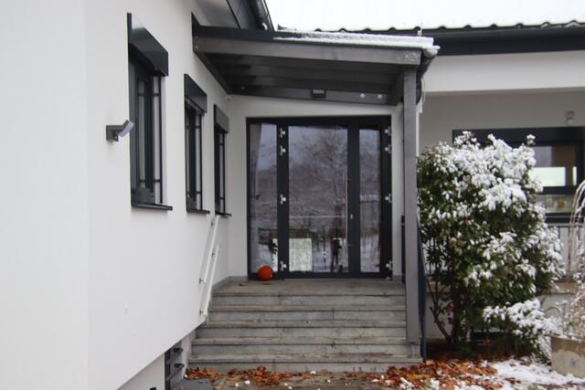 Neu gestaltet wurde auch der Eingang des Gebäudes. | Foto: Martin Wurglits