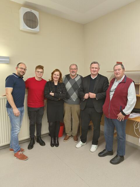 Beim Hietzinger Kinderfreunde-Treffen waren dabei: Bezirksvorsteher-Stellvertreter Marcel Höckner (SPÖ), Stefan Langthaler, Alexandra Fischer, Reinhard Feistritzer, Daniel Bohmann und Josef Zlesak (v.l.) | Foto: z.V.g.