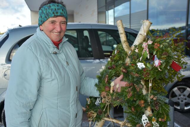 Goldhauben-Frauen St. Georgen am Walde: Verkauft werden die Adventkränze beim Sparmarkt Haas ab Freitag, 22. November 2024, 8 Uhr, zu den Öffnungszeiten bis 30. November. | Foto: Robert Zinterhof