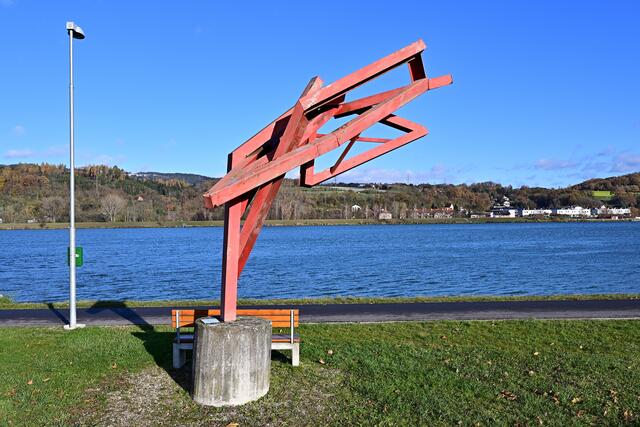Skulptur "Wegmarke" (2008) in Pöchlarn von Robert Kabas | Foto: Hans-Peter Kriener