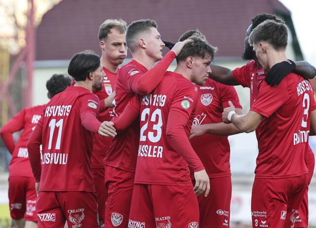 So jubelten die KSV-Spieler nach dem 2:0-Heimsieg gegen den SV Horn. | Foto: GEPA pictures
