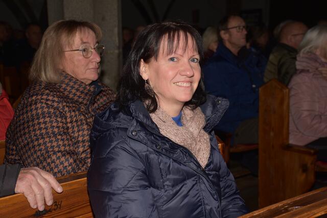 Gospels und Gesänge zum Abend hieß es am Samstag, 23. November 2024, in der voll besetzen Pfarrkirche Pabneukirchen. Die SchonSoNetten, das Frauenensemble der Liedertafel Pabneukirchen, luden zu ihrem Abendkonzert. | Foto: Robert Zinterhof