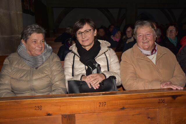 Gospels und Gesänge zum Abend hieß es am Samstag, 23. November 2024, in der voll besetzen Pfarrkirche Pabneukirchen. Die SchonSoNetten, das Frauenensemble der Liedertafel Pabneukirchen, luden zu ihrem Abendkonzert. | Foto: Robert Zinterhof
