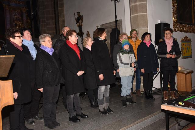 Gospels und Gesänge zum Abend hieß es am Samstag, 23. November 2024, in der voll besetzen Pfarrkirche Pabneukirchen. Die SchonSoNetten, das Frauenensemble der Liedertafel Pabneukirchen, luden zu ihrem Abendkonzert. | Foto: Robert Zinterhof