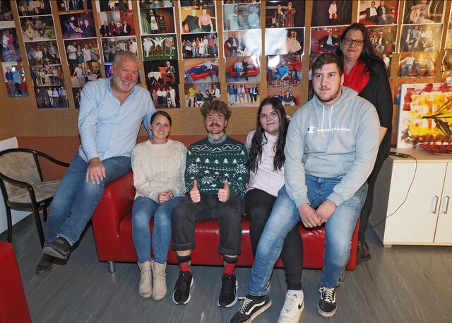 Kulturreferent Manfred Bichler, Natascha Haas, Benedikt Mitmannsgruber, Lisa Bichler, Moritz Draxler und GR Silvia Drescher