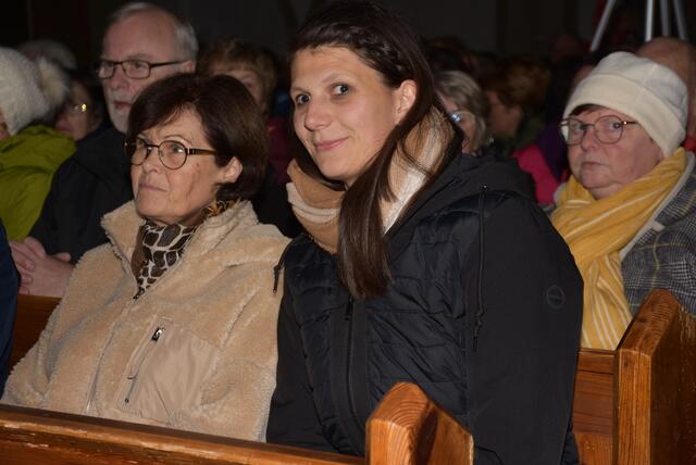 Gospels und Gesänge zum Abend hieß es am Samstag, 23. November 2024, in der voll besetzen Pfarrkirche Pabneukirchen. Die SchonSoNetten, das Frauenensemble der Liedertafel Pabneukirchen, luden zu ihrem Abendkonzert. | Foto: Robert Zinterhof