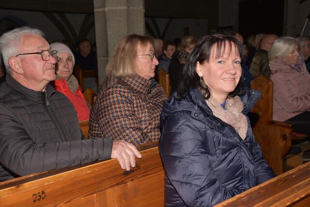 Gospels und Gesänge zum Abend hieß es am Samstag, 23. November 2024, in der voll besetzen Pfarrkirche Pabneukirchen. Die SchonSoNetten, das Frauenensemble der Liedertafel Pabneukirchen, luden zu ihrem Abendkonzert. | Foto: Robert Zinterhof