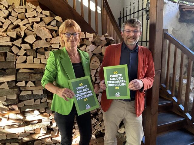 Andreas Lackner (Grüne) mit Bezirkssprecherin Marianne Müller-Triebel | Foto: MeinBezirk
