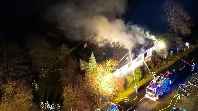 In Unterfrauenhaid stand in der Nacht auf Sonntag ein Einfamilienhaus in Flammen. | Foto: Stadtfeuerwehr Pinkafeld