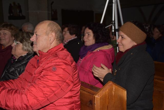 Gospels und Gesänge zum Abend hieß es am Samstag, 23. November 2024, in der voll besetzen Pfarrkirche Pabneukirchen. Die SchonSoNetten, das Frauenensemble der Liedertafel Pabneukirchen, luden zu ihrem Abendkonzert. | Foto: Robert Zinterhof