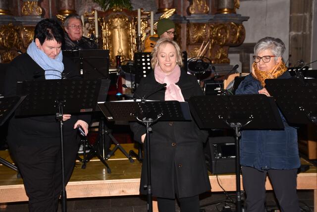Gospels und Gesänge zum Abend hieß es am Samstag, 23. November 2024, in der voll besetzen Pfarrkirche Pabneukirchen. Die SchonSoNetten, das Frauenensemble der Liedertafel Pabneukirchen, luden zu ihrem Abendkonzert. | Foto: Robert Zinterhof