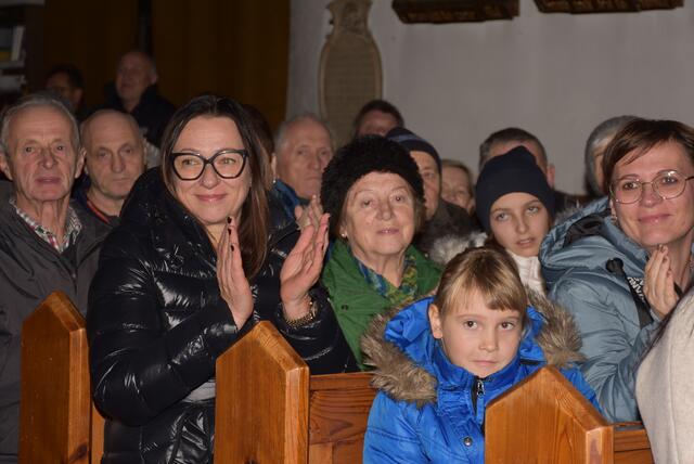 Gospels und Gesänge zum Abend hieß es am Samstag, 23. November 2024, in der voll besetzen Pfarrkirche Pabneukirchen. Die SchonSoNetten, das Frauenensemble der Liedertafel Pabneukirchen, luden zu ihrem Abendkonzert. | Foto: Robert Zinterhof