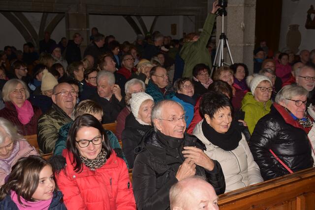 Gospels und Gesänge zum Abend hieß es am Samstag, 23. November 2024, in der voll besetzen Pfarrkirche Pabneukirchen. Die SchonSoNetten, das Frauenensemble der Liedertafel Pabneukirchen, luden zu ihrem Abendkonzert. | Foto: Robert Zinterhof
