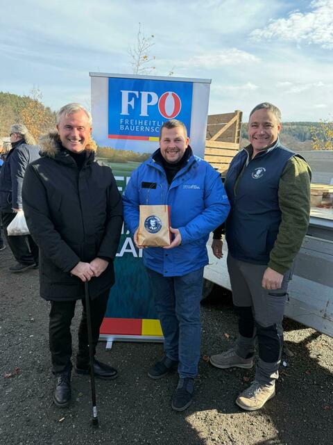 Mischten sich unter die Marktbesucherinnen und Marktbesucher in Kemeten: Norbert Hofer, Peter Schmiedlechner und Thomas Karacsony (von links). | Foto: FPÖ