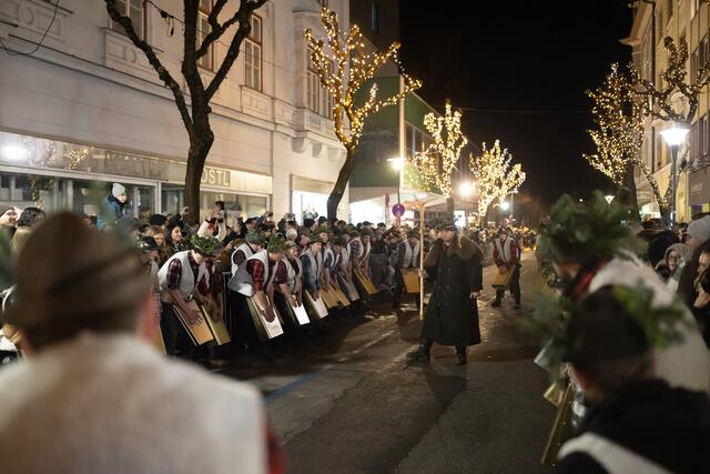 Die Widdersdorfer und ihre Glocken dürfen beim Krampuslauf in Klagenfurt nicht fehlen. | Foto: Der Handler