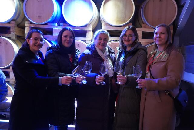 Lena, Patrizia, Isabel, Julia und Christina erobern mit viel Charme den Weinort Tadten  | Foto: Andrea Glatzer