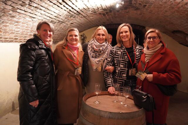 Damenrunde im Weinkeller am Winzerhof Lunzer in Tadten  | Foto: Andrea Glatzer
