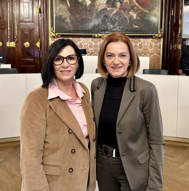 LAbg. Conny Izzo (hier im Bild mit LR Simone Schmiedtbauer) zeigt sich vom Ergebnis enttäuscht. | Foto: STVP