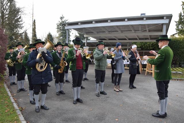 Begrüßung durch die Marktmusikkapelle mit Kapellmeister Oskar Lenz