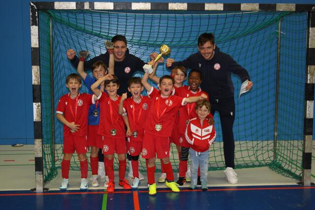 Große Freude bei der U9 des GAK 1902, welche sich am Vormittag den ersten Platz sichern konnten. | Foto: RegionalMedien Steiermark
