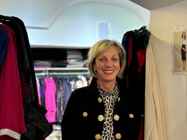 Laut Stefanie Zardi, Inhaberin von Steffis Mode, sind die Rabattaktionen für kleinere Geschäfte nicht rentabel.  | Foto: Lisa-Marie Zehetbauer