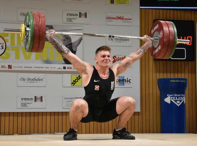 Elias Simbürger (Barbell Tribe Graz) beim Reißen.
Foto: Conny Högg