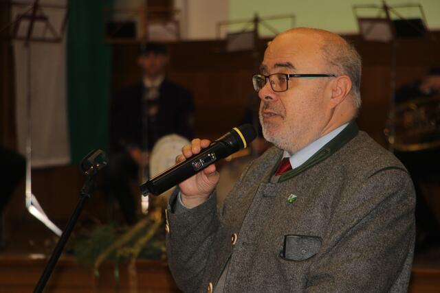 Bürgermeister Peter Raith hat jetzt in der Gemeinde Unterstützung von Kindern bekommen. | Foto: MeinBezirk/Hofmüller