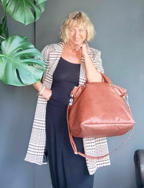 Martina Fülöp-Unger vertreibt Taschen im Webshop. | Foto: Tin-G