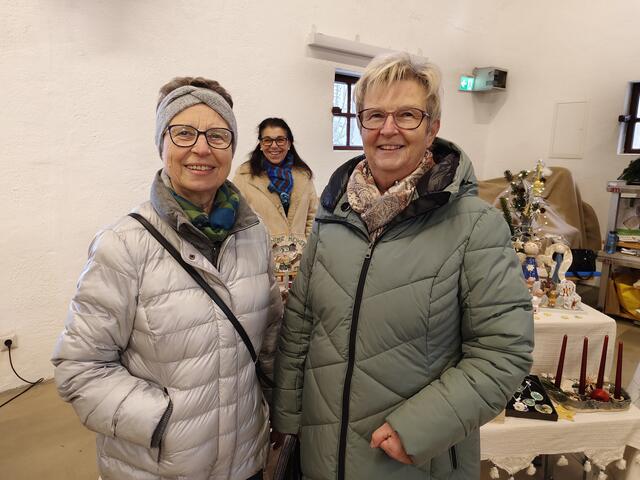 Christa und Renate verbrachten zusammen einige gesellige Stunden. 