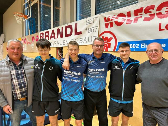 Die Spielgemeinschaft in Ebensee: Union Obmann Jürgen Fellinger (l.) freut sich mit Neo-Askö-Obmann Hermann Kendler (r.) über die Erfolge des Bundesliga-Teams. | Foto: SPG muki Ebensee