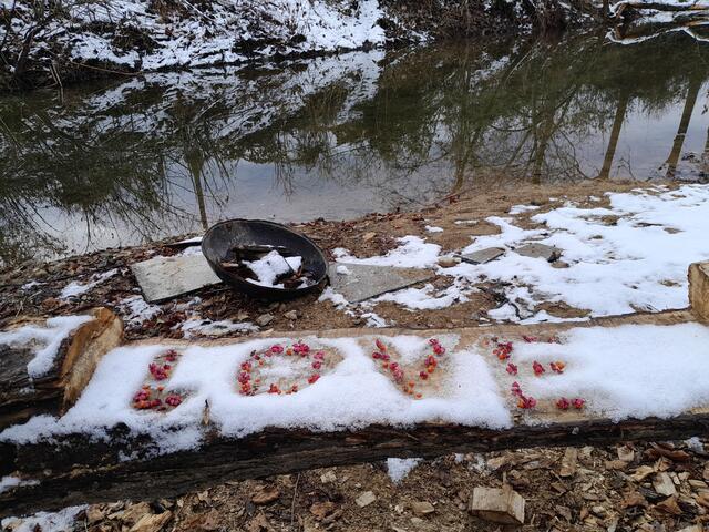 Gestern habe ich bei meinem Spaziergang nur das Wort "LOVE" in den Schnee geschrieben