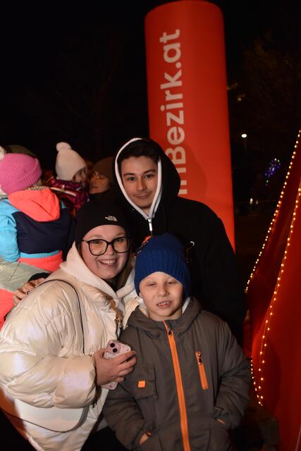 Auch Familie Probst wollte ein Foto mit dem Coca-Cola-Weihnachtsmann. | Foto: Kendlbacher/Coca-Cola