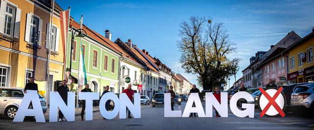 In der Marktgemeinde Eibiswald hat man bis zuletzt die Werbetrommel für LH-Stv. Anton Lang gerührt.
Laut aktueller Hochrechnung sind es 1.136 Stimmen und somit 30,93 Prozent für die SPÖ in Eibiswald, das entspricht einem Minus von 9.86 Prozent.


 | Foto: MG Eibiswald